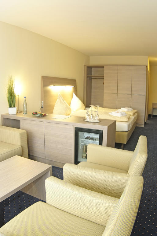 Hotel Buegener غروناو الغرفة الصورة